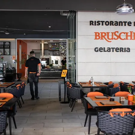 City Beach Makarska 马卡尔斯卡